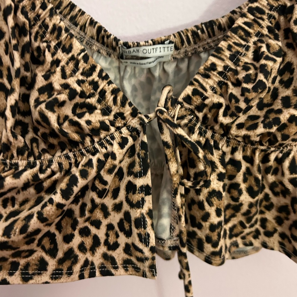 Urban Outfitters crop top leopard - Picture 3 of 3